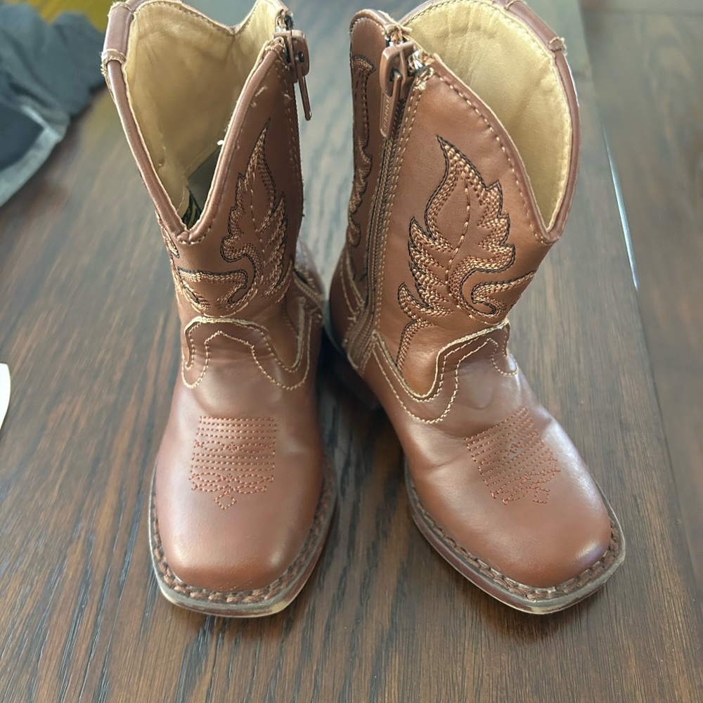 Toddler size 6 boys ROPER BRAND cow boys boots